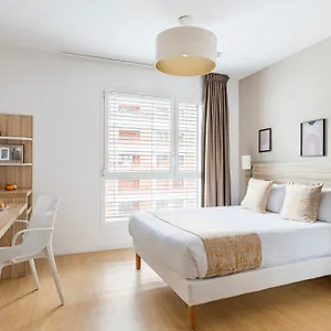 Aparthotel Q7 7